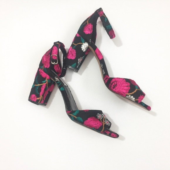 Steve Madden Mirna Embroidered Floral 